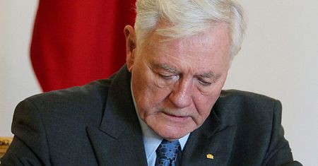 B. prezydent wywołał skandal; "L. Kaczyński to obiecał"