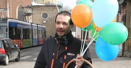 Ksiądz szefem lewicy? SLD: zapraszamy do partii