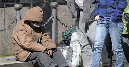 Bezdomni Polacy marzną na wiedeńskich ulicach