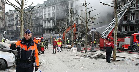 9 osób zginęło pod gruzami - kilkanaście wciąż uwięzionych