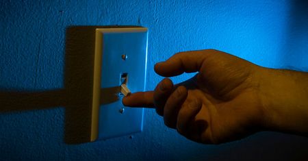 13-latek śmiertelnie porażony prądem. Włączał światło