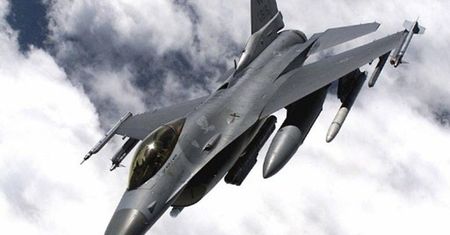 Wypadek na poligonie w USA. Podczas ćwiczeń F-16 zginął cywil, drugi został ranny