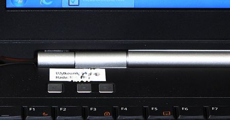 Oto hasło Donalda Tuska - ma je przyklejone do laptopa