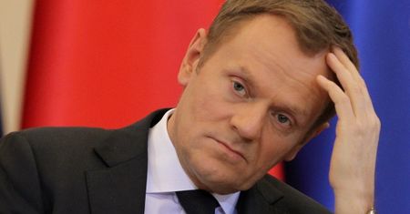 Poparcie dla PO gwałtownie spada, dla PiS rośnie