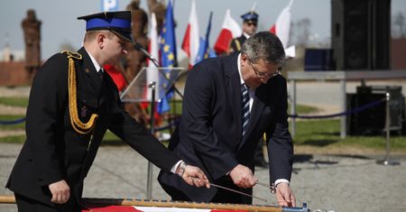 Posłowie apelują do prezydenta Komorowskiego o upamiętnienie ludobójstwa