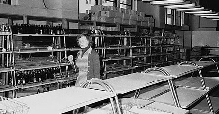 Kontrole, internowania, kartki - życie po 13 grudnia'81
