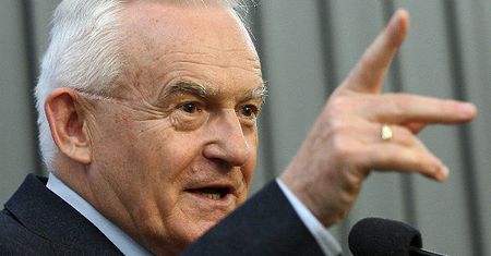 Miller: Kaczyński kłamie w sprawie Stoczni Szczecińskiej