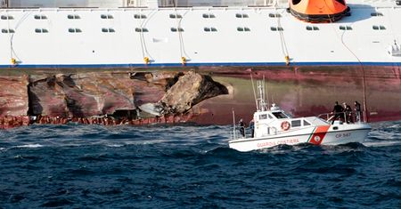 Costa Concordia zatonęła. Zabici: 3, ranni: 40. Polacy żyją
