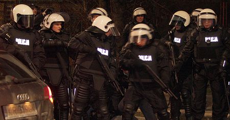 Kielce: 24 osoby zatrzymane, policjant w szpitalu
