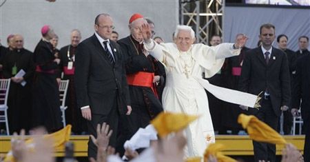 Papież wezwał młodych, by unikali pułapek materializmu