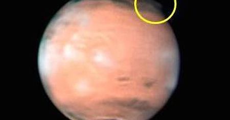 Tajemnicze kłębowiska materii w atmosferze Marsa