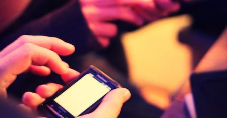 #dziejesiewtechnologii [45]: Ogłupiające, wprowadzające w depresję smartfony i nowa funkcja YouTube