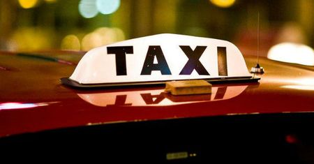 Legnica: chciał ukraść taksówkę wraz z pasażerami. Ujął go właściciel auta