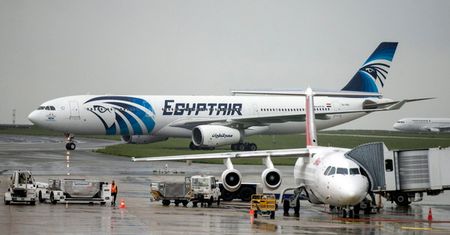 Wydobyto szczątki ofiar katastrofy samolotu linii EgyptAir