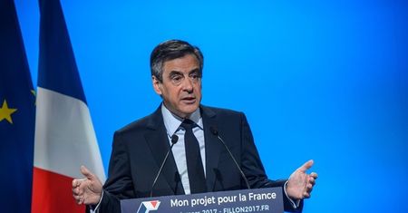 Francuzi chcą, by Fillon wycofał się z kampanii