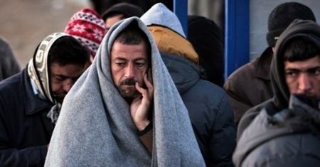 Imigranci podróżujący w ciężarówce-chłodni złapani przez brytyjską policję