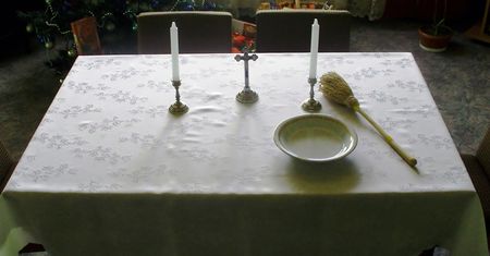 Kucharka i kościelna święciły domy zamiast księdza. Biskup świdnicki wstrzymał kolędę