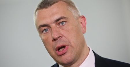 Roman Giertych na Twitterze o wypadku Beaty Szydło: seria zamachów na rząd