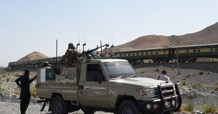 Atak na bazę wojsk rządowych w Pakistanie