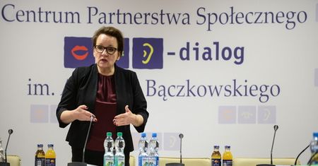 Uczennica pisze list do minister edukacji