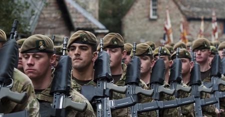 Były minister obrony USA krytykuje cięcia w armii Wielkiej Brytanii