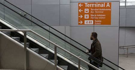 Polacy na walizkach. Emigracyjny efekt domina
