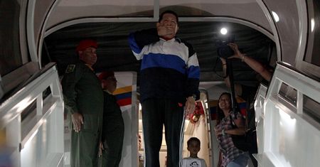 Prezydent Wenezueli Hugo Chavez przechodzi operację na Kubie