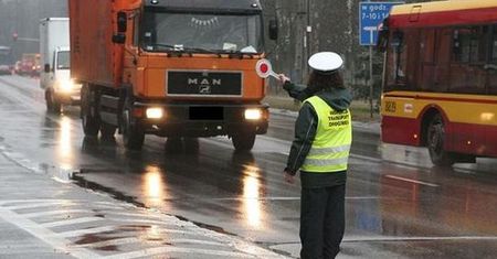 Więcej wlepionych mandatów, wyższa pensja