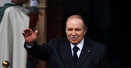 Po leczeniu we Francji prezydent Algierii Abdelaziz Buteflika wrócił do swego kraju