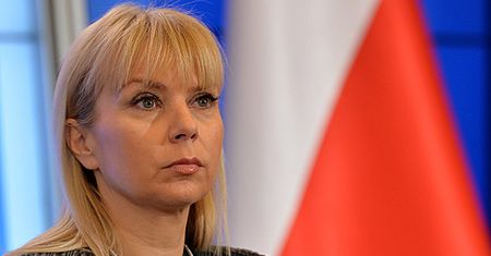 Wczasy Donalda Tuska i wypowiedź Elżbiety Bieńkowskiej obniżyły poparcie dla PO