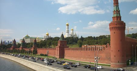 "FT": Rosja ingeruje w politykę wewnętrzną państw Europy