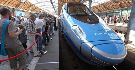 PKP uruchamia nowe połączenia Pendolino. Jest jednak problem z... bobrami