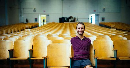 Nick Vujicic, który nie ma rąk i nóg, będzie motywował tysiące ludzi na stadionie w Poznaniu