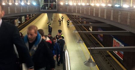 Metro znów stanęło w Warszawie. Czuć było zapach gazu