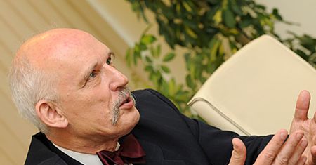 Sondaż "Rzeczpospolitej": Korwin-Mikke i Palikot bez szans w wyborach samorządowych
