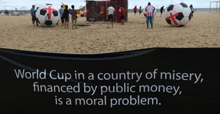 Mundial przysłoni problemy Brazylijczyków? Dla wielu wydatki na sportową imprezę to zbrodnia