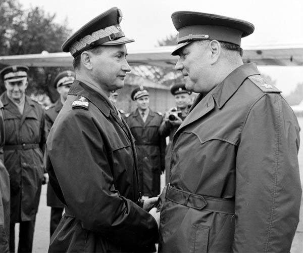 gen. Wojciech Jaruzelski wita w Polsce Iwana Jakubowskiego, marszałka ZSRR, 11 listopada 1968 roku