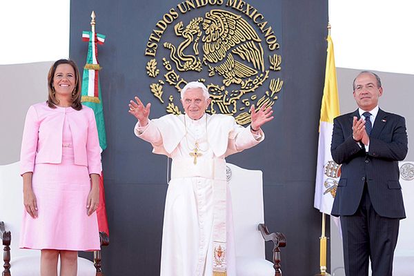 Papież Benedykt XVI z prezydentem Meksyku Felipe Calderonem i jego żoną