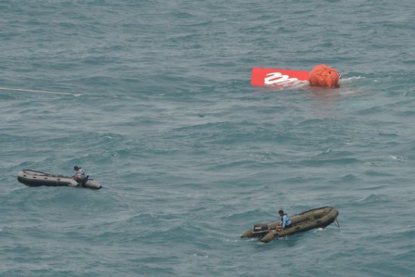 Na pokładzie samolotu Air Asia doszło do eksplozji? Indonezyjskie władze zaprzeczają