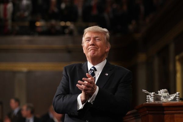 Jeff Sessions, główny doradca Donalda Trumpa, zataił kontakty z Rosjanami