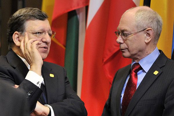 Szef Komisji Europejskiej Jose Barroso i przewodniczący Rady Europejskiej Herman Van Rompuy