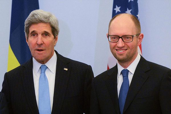 Premier Ukrainy Arsenij Jaceniuk podczas spotkania z sekretarzem stanu USA Johnem Kerrym w Kijowie