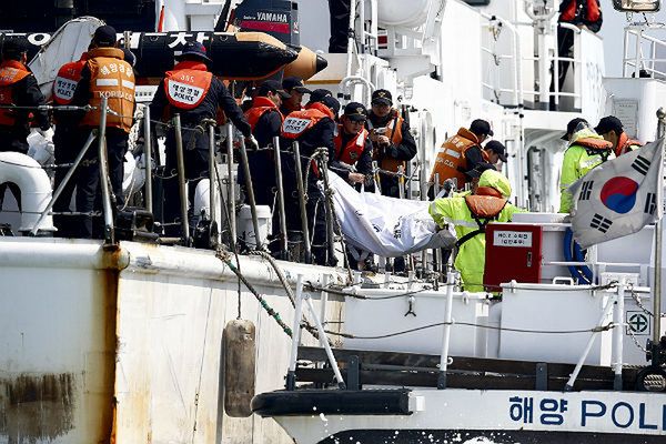 Członkowie załogi promu "Sewol" oskarżeni