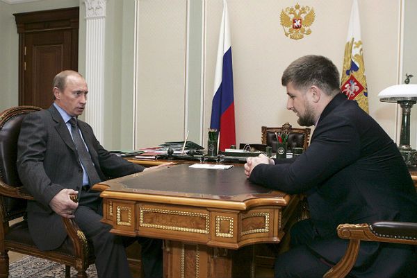 Czy planowane wystąpienie Putina miało związek z wydarzeniami w Czeczenii? Na zdjęciu Putin z Kadyrowem