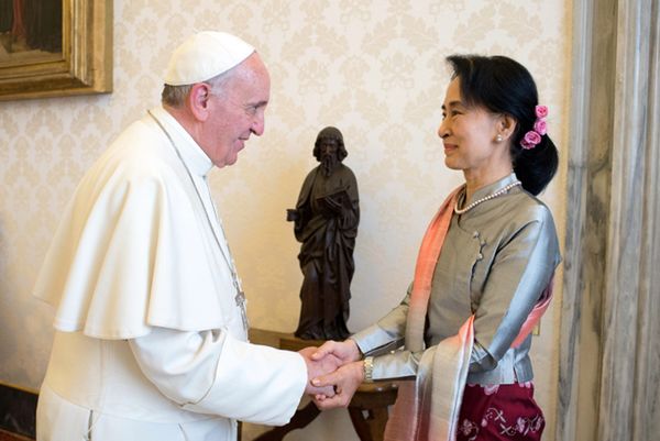 Papież Franciszek i Aung San Suu Kyi
