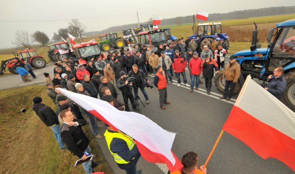 Rolnicy blokują drogę krajową nr 2 pod Siedlcami