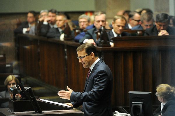 Sikorski: proces stowarzyszeniowy UE-Ukraina będzie kontynuowany po wyborach