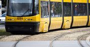 Policja zatrzymała 16-letnią uczestniczkę bójki w warszawskim tramwaju