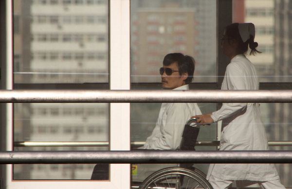 Chiny gnębią rodzinę niewidomego dysydenta