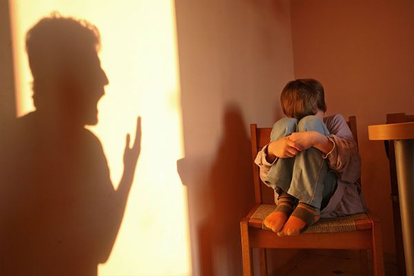 "W Polsce dzieci doświadczają przemocy trzy razy częściej niż dzieci z Wielkiej Brytanii"